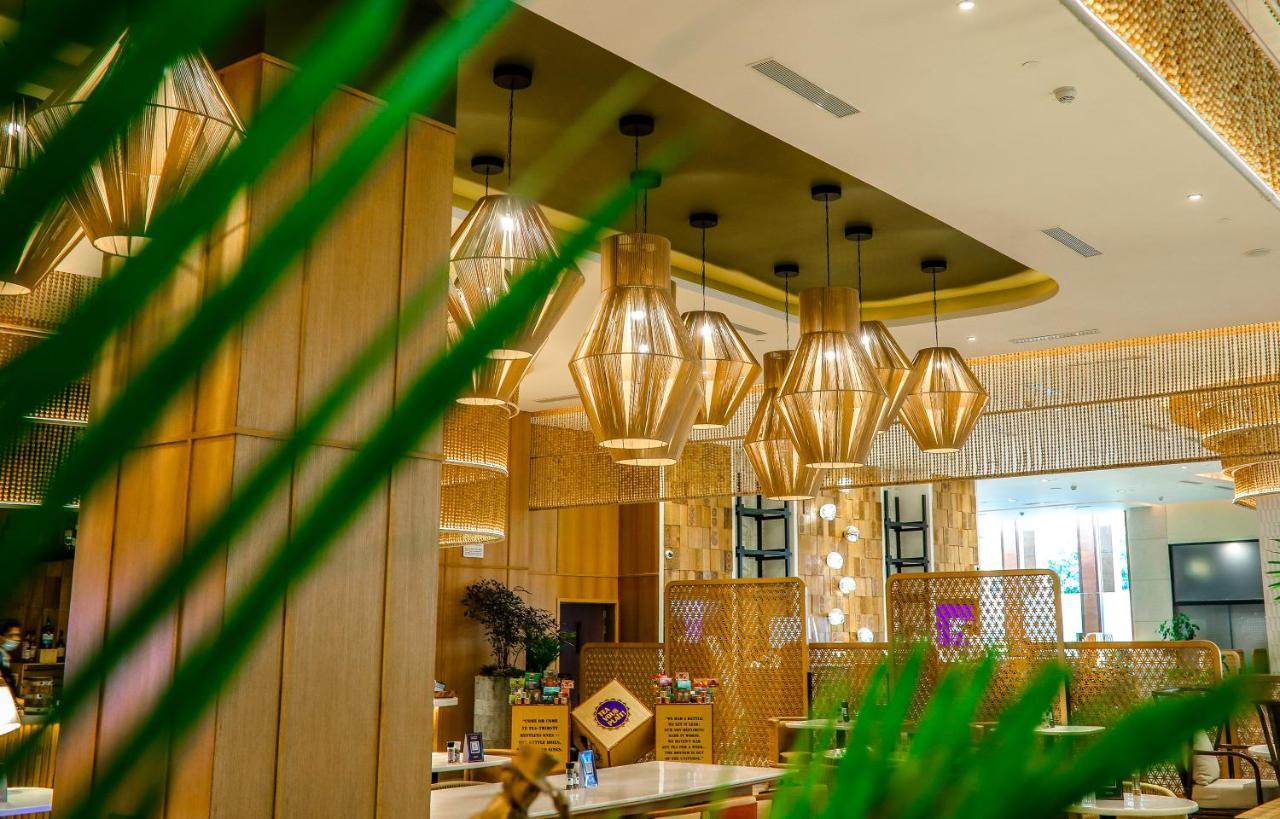 Novotel Hyderabad Airport Exteriör bild The interior of the hotel