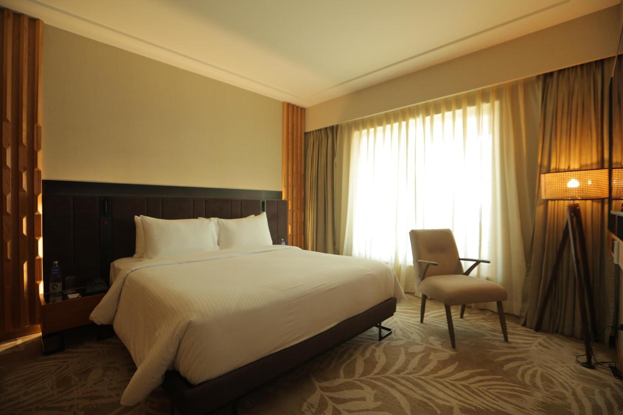 Novotel Hyderabad Airport Exteriör bild A bedroom at the hotel
