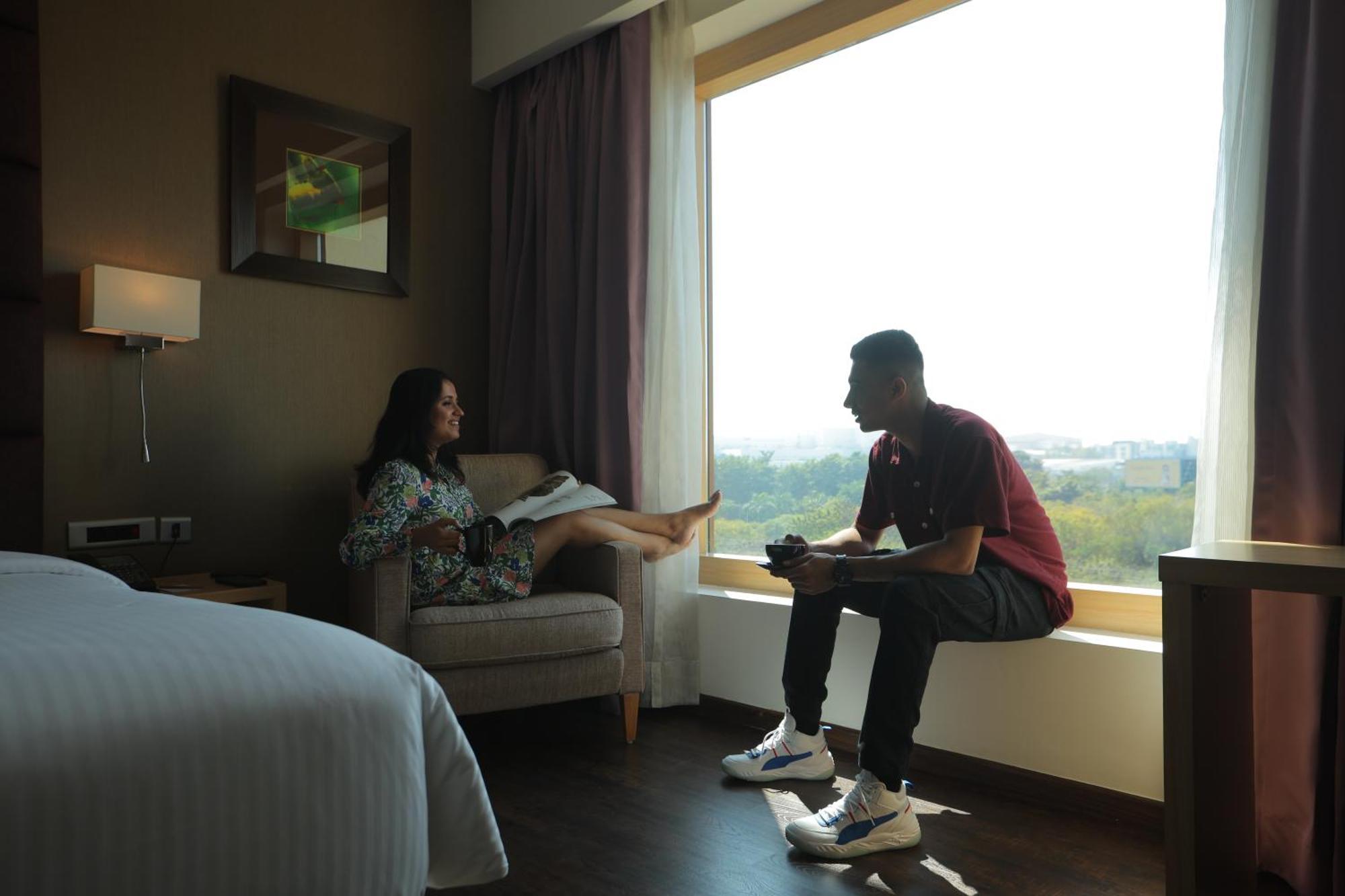 Novotel Hyderabad Airport Exteriör bild A guest room at the hotel