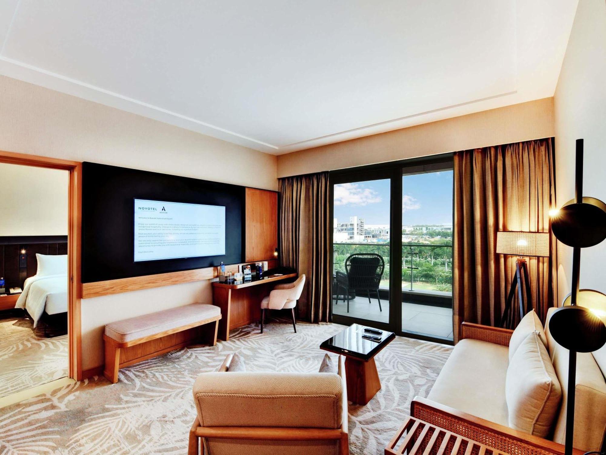 Novotel Hyderabad Airport Exteriör bild