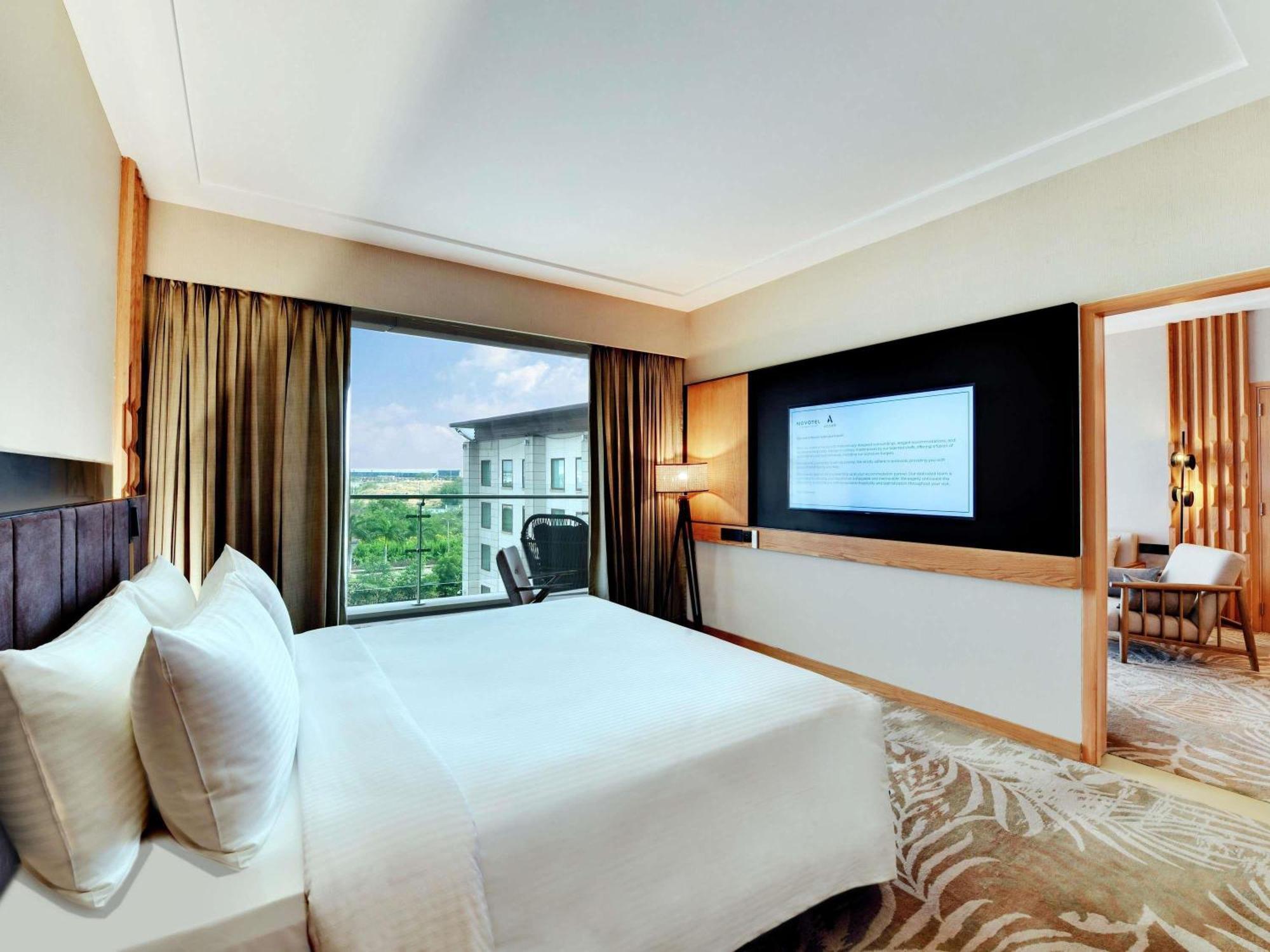 Novotel Hyderabad Airport Exteriör bild